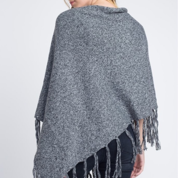 V-Shaped Fringed Poncho with Buttons - Picture 4 of 6